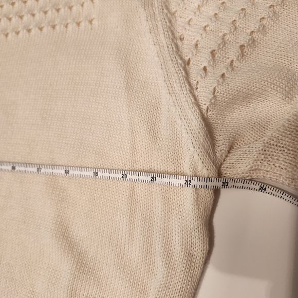 ✨ Classic Cream Knit Sweater – Soft Textured Short Sleeve | Spring - Picture 4 of 9